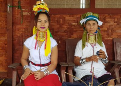 Femei din tribul Kayan